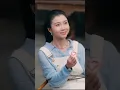 70歲老奶奶騎著破舊摩托車去民政局離婚，沒想到摘下頭盔的瞬間，夫妻倆竟雙雙重返20歲！