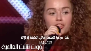 فتاة جميلة تتغزل بأحد الحكام وهو يقفز فوق الطاولة مترجم حصريا 