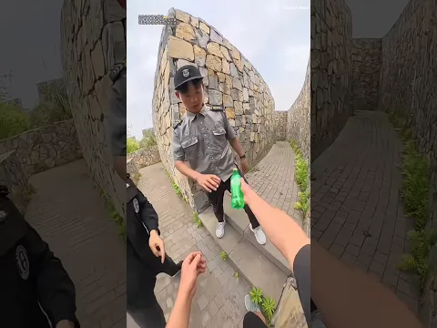 Boy gets trapped while trying to fool police😂