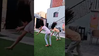 بنات بتشقلب جمباز 