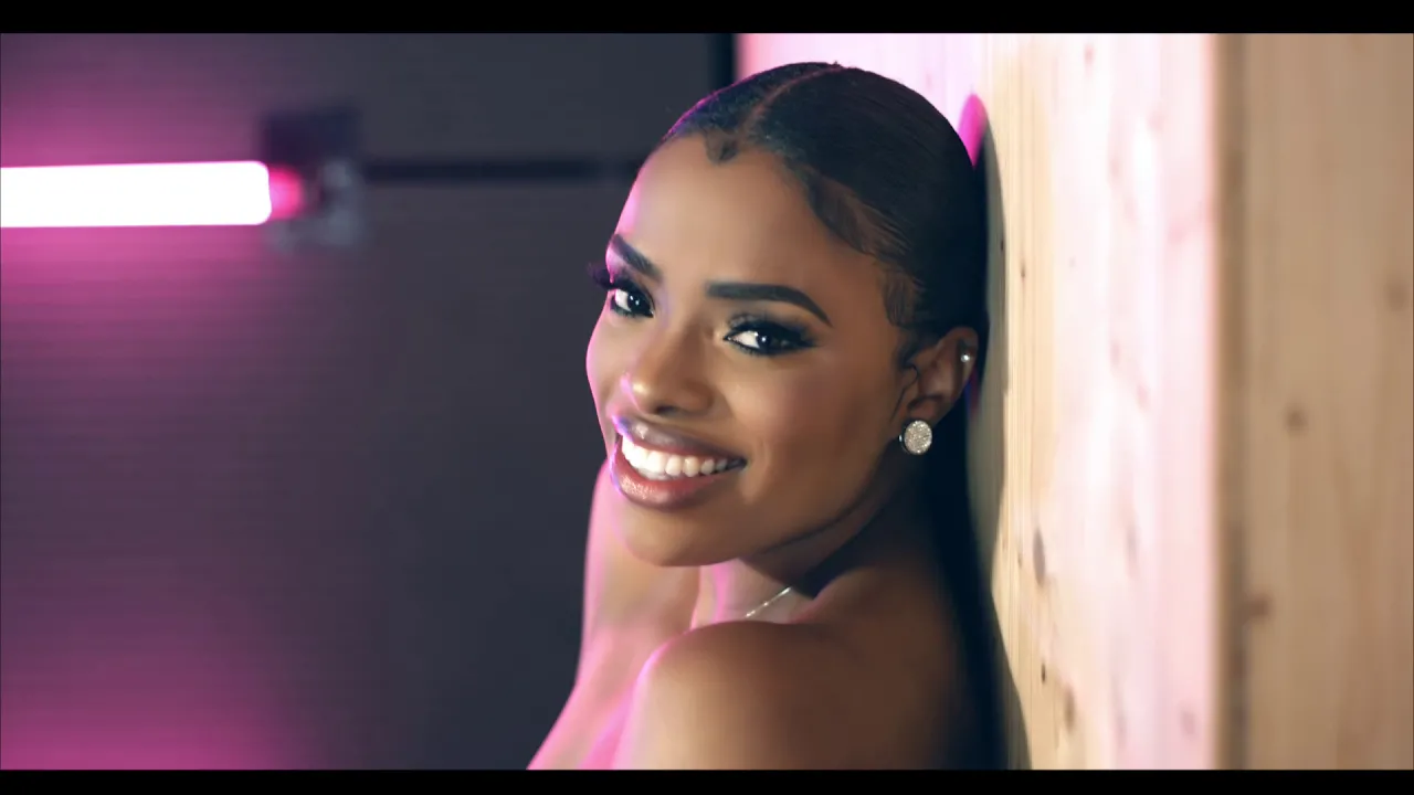 Fabiola Shyne - Nos défauts vidéo officielle Fabiola Shyne - Nos défauts vidéo officielle