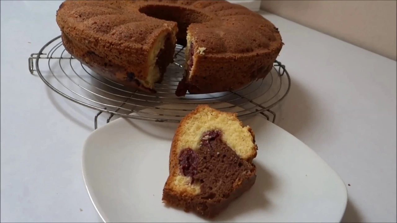 Zu diesen genialen Käsekuchen Brownies mit Kirschen kann man nichts anderes sagen als HAMMMMMEEER!!!. 