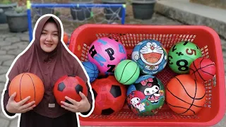 Bermain Lempar Bola ke Gawang: Ada Bola Angka dan Alfabet