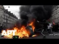 Download Lagu WATCH | Burning Bins, Tear Gas, and Roadblocks as Paris Erupts After Bayrou’s Government Falls | APT