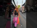 naik vespa si besi tua
