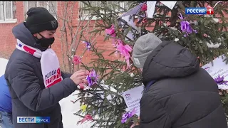 В госпиталях, где лечатся больные коронавирусом, наряжают праздничные ели