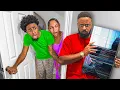 Download Lagu De buurman brak in bij mijn huis om Jaylon te confronteren over zijn vriendin