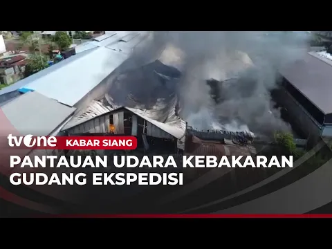Kebakaran Hebat Hanguskan Gudang Ekspedisi di Medan