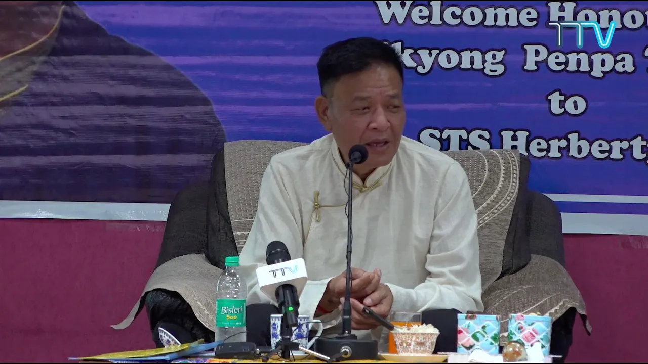 ཧར་པ་པུར་སཾ་བྷོ་ཊ་ཉིན་སློབ་ཀྱི་དགེ་ལས་སློབ་ཕྲུག་རྣམས་ལ་གསུང་བཤད།