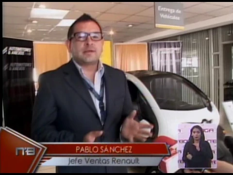 Renault entrega en Cuenca primer auto eléctrico a su nuevo propietario