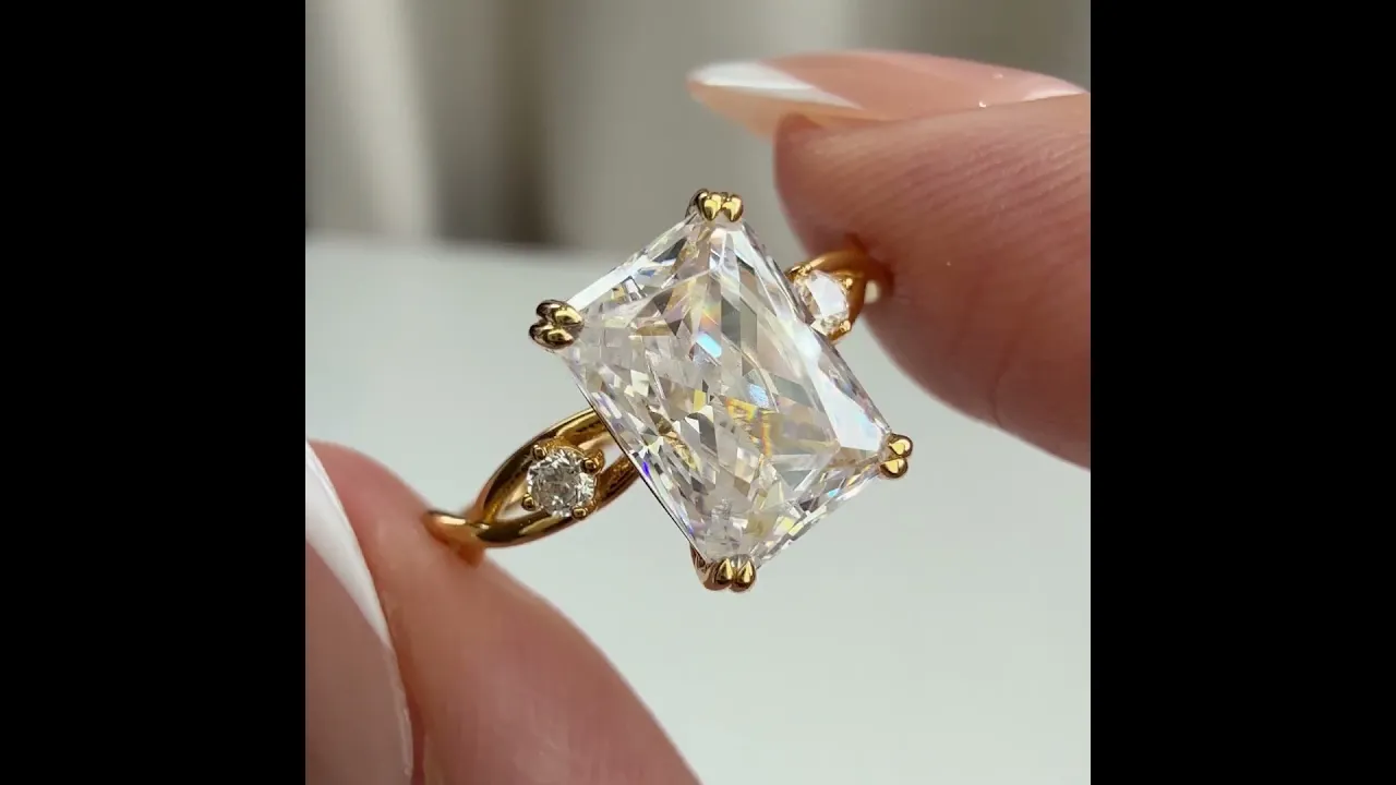 Amira丨1CT Radiant Cut Lab Diamond Twisted Three Stones Engagement Ring
