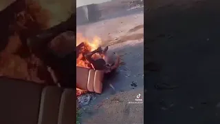    توثيق جرائم  ميليشيات حكمت الهجري حيث تقوم بحرق جثث الأسرى المحتجزين لديها     السويداء   سوريا دندنها