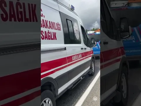 Burdur'un Ağlasun ilçesinde yolcu otobüsü devrildi