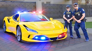 Jason e Alex sono detective 🚨 Una missione per salvare la città | Storia poliziesca per bambini