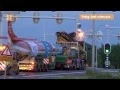 Download Lagu Saan transporteert Metro vliegtuig over weg