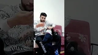 بدو يسرق البسكوتة ضربو إبرة  بدو يسرق البسكوتة ضربو إبرة