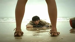 بيلاقى جزيرة كلها بنات فقط لا يكبروا فى السن وبيجبروه على 