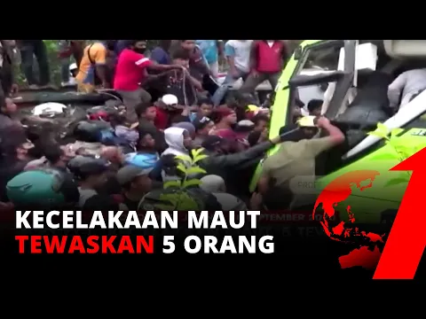 Akibat Rem Blong, Sebuah Bus di Wonosobo Tabrak Lima Kendaraan di Depannya | tvOne