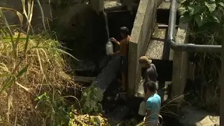 شاهد   جبل أفيلا في كراكاس يتحول إلى حمام عام دندنها