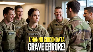 Quattro reclute la circondarono 45 secondi dopo un Navy SEAL si fermo davanti a loro