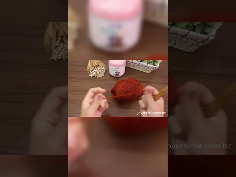 Conhece a técnica de trabalhar com fio duplo no crochê? Aprenda na aula dessa bolsa de crochê