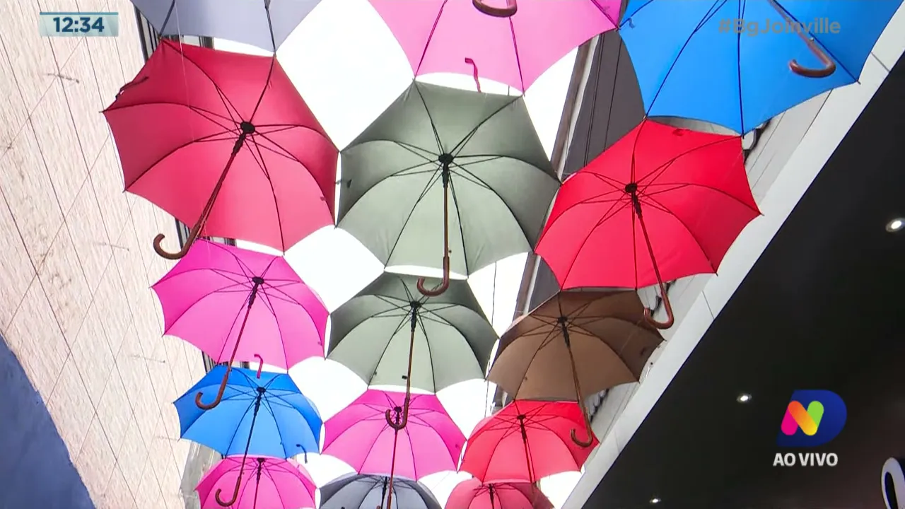 Guarda chuvas são atrativos no centro de Joinville