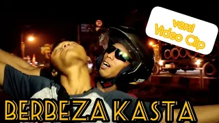 Download Cover BERBEZA KASTA - Thomas Arya (versi video clip Gokil lawak-lawak) MP3