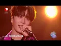周传雄《花香》太经典了！旋律一响梦回青春时代,与陆虎默契演绎太完美！ #跨年经典现场 clip