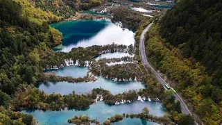 Live: Shuzheng Valley's lakes turn turquoise, emerald and deep blue
