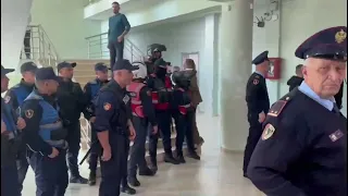 Policia terror në Universitetin e Vlorës, futet brenda ambienteve