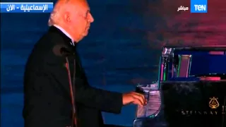 عمر خيرت يختتم بمقطوعة موسيقية رائعة يبتسم لها الرئيس السيسي تشعرك بهدوء 