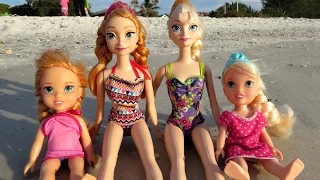 Download BEACH - Elsa \u0026 Anna toddlers -  Vacation Sunbathe - Seagulls - Sand Play MP3