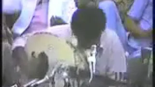 فيصل علوي عزف لحن الأذان 