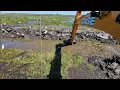 Download Lagu Escavadeira hidráulica  trabalhando  em terreno alagado ⚠️