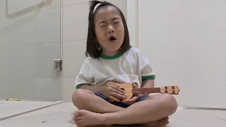 【森ケの日常】マレーシアのダイソーに行ってオクの弾き語りギター購入