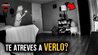 Creyó que estaba SOLA hasta que revisó la GRABACIÓN... | 6 VIDEOS de TERROR REAL 👣 #36