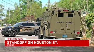 Mobile Co Sheriff s Office searches for attempted murder suspect after standoff - NBC 15 WPMI