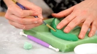how to make a fondant pickle