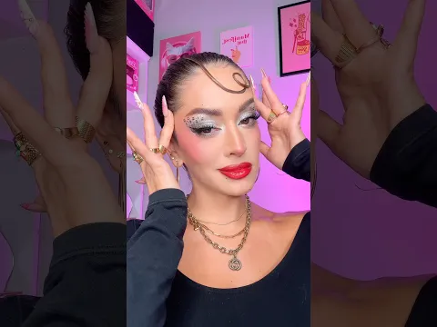 Que nombre le pondrías a este look? 👀 #transition #makeup #maquillaje #latina