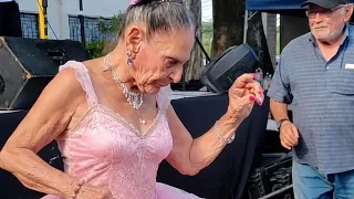 Increíble baile de Yajaira moviendo el botecito 😱 
