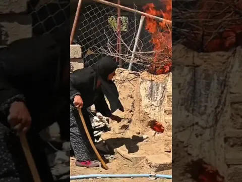 "الخبز من إيد أم سنفور.. طعمه غير شكل! 🍞🔥"