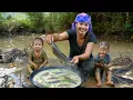 Download Lagu How to Harvest Giant fish pond and Cook Yummy Fish Porridge with little daughter