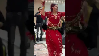 Musique Tunisienne Zina Gasrinia زينة القصرينية ترقص في حفلة من حفلاتها  Musique Tunisienne Zina Gasrinia زينة القصرينية ترقص في حفلة من حفلاتها