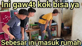 SATU RUMAH PAN1K DARI MANA ULAR SEBESAR INI B1SA MASUK KE DALAM RUMAH..?