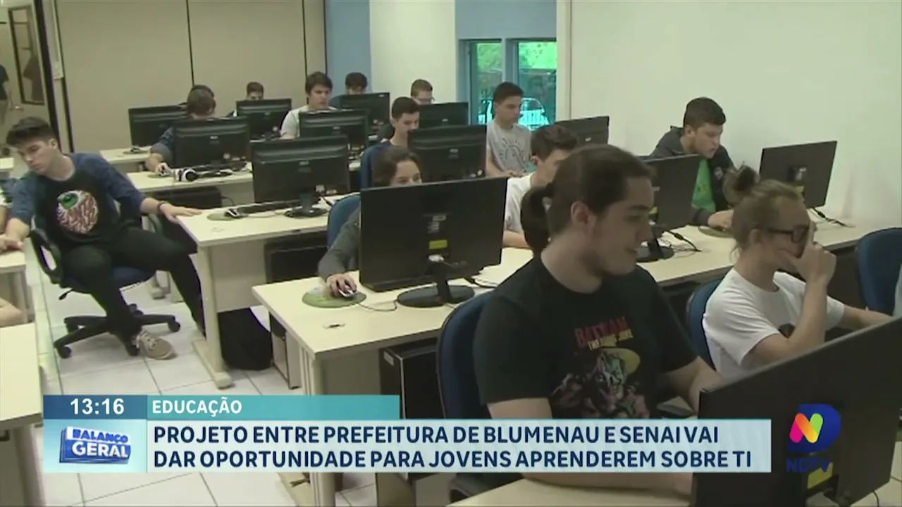Projeto entre Prefeitura de Blumenau e Senai vai dar oportunidade para jovens aprenderem sobre TI