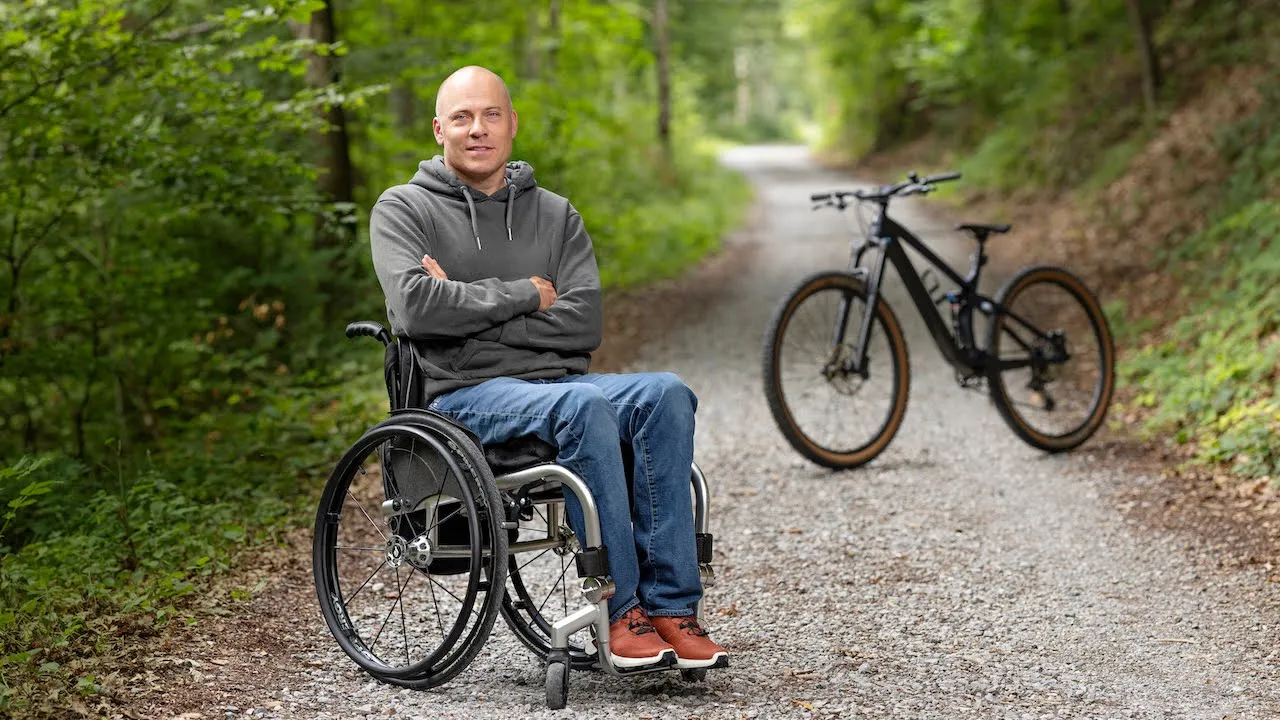 Schweizer Paraplegiker-Stiftung — Fondation suisse pour paraplégiques — Support for paraplegics (YouTube video ad)