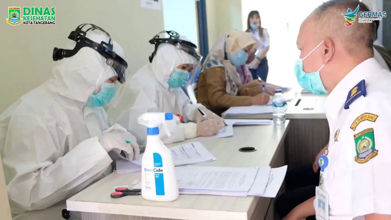 Swab Test Corona adalah pemeriksaan untuk mendeteksi virus corona. Swat test dilakukan dengan cara m. 