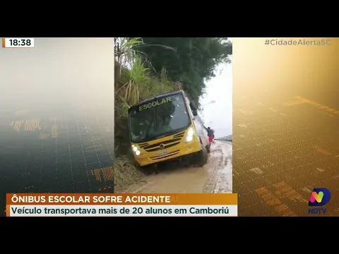Ônibus escolar sofre acidente em Camboriú, o veículo transportava mais de 20 alunos