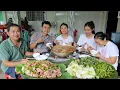 Download Lagu V461. Stingray Cooked in Soy Sauce - The first time eating stingray and dipping it in mint leaves...