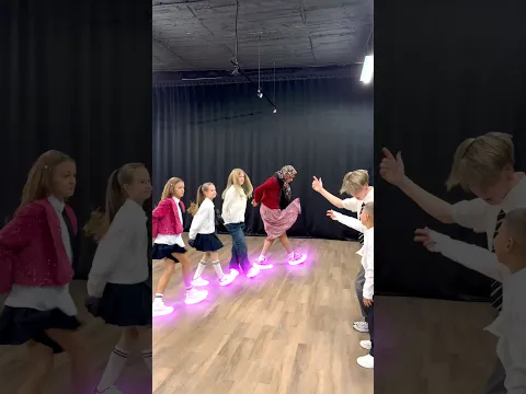Шаффл Баттл 😎🔥 GIRLS 👧 VS BOYS 🧒 WHO BEST DANCING ? 🤔🏆 NEON MODE 😨